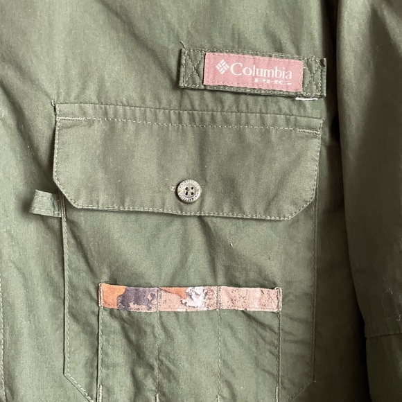 Columbia MilitaryGreen with camo lining Casual Button Down Shirt size M - Picture 6 of 8